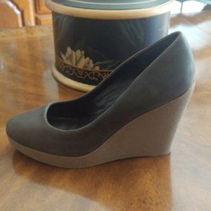 4 for $10 LEATHER 4" WEDGE SHOES 9M